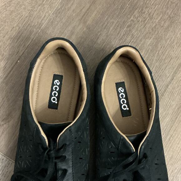Ecco Black Casual Perforated Sneakers Shoes Size 41 EU/ 10.5 US Woman’s - Picture 2 of 9